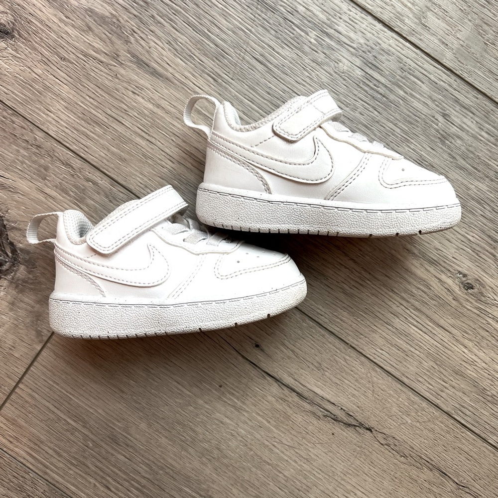 Nike Court Borough Low sz5
